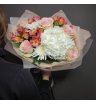Флористический Вальс: Светлый Букет на Любой Праздник 3
