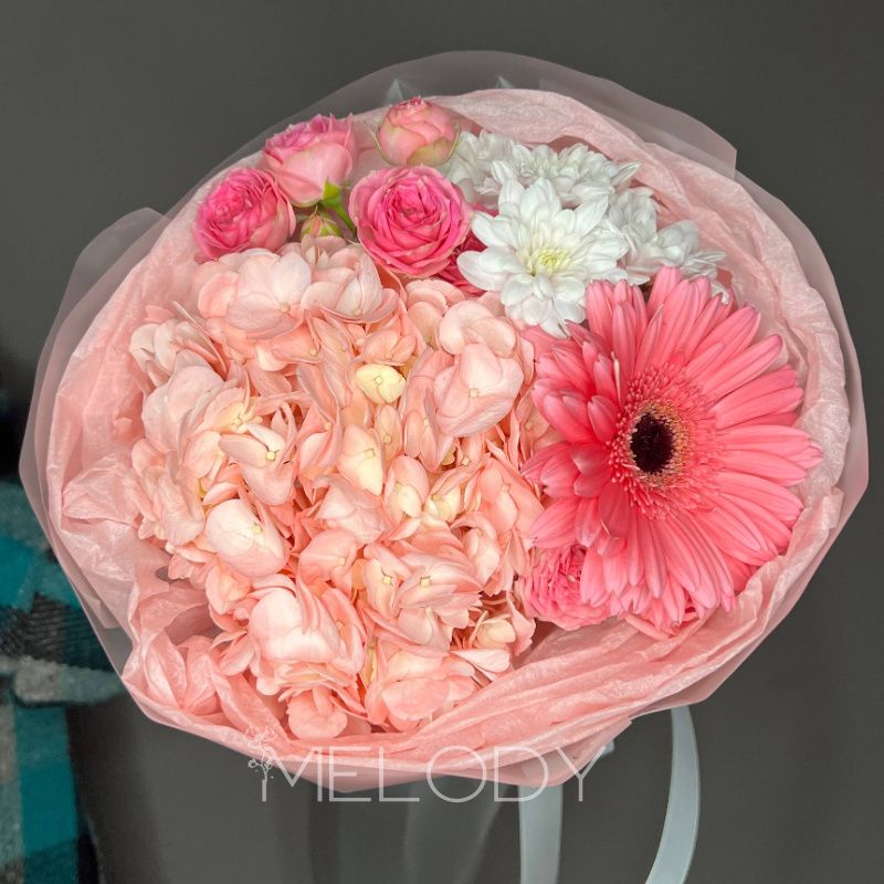 Пастельная соната: нежный букет с гортензией и герберой. 1