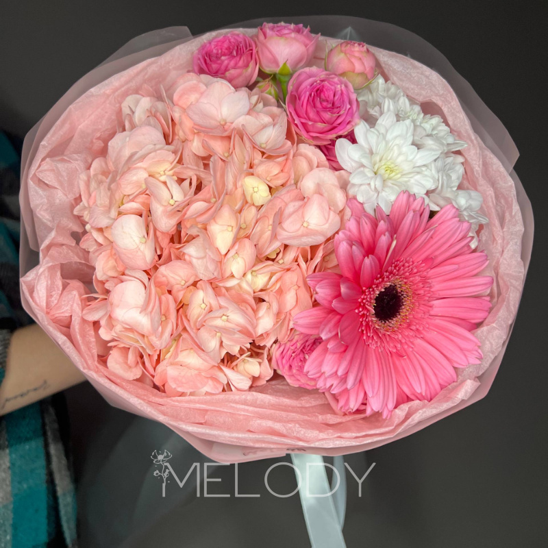 Пастельная соната: нежный букет с гортензией и герберой.