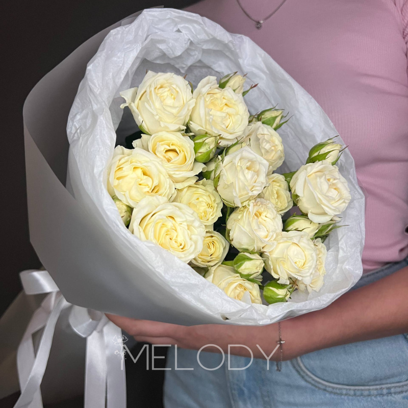 Снежное трио: кустовые розы в белом 3