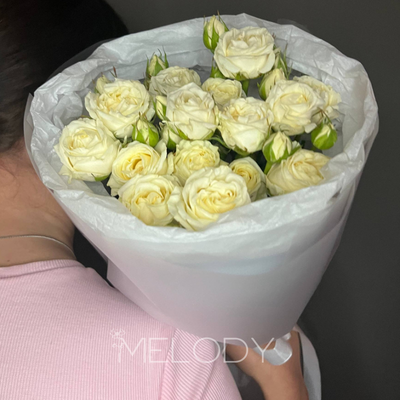 Снежное трио: кустовые розы в белом 1