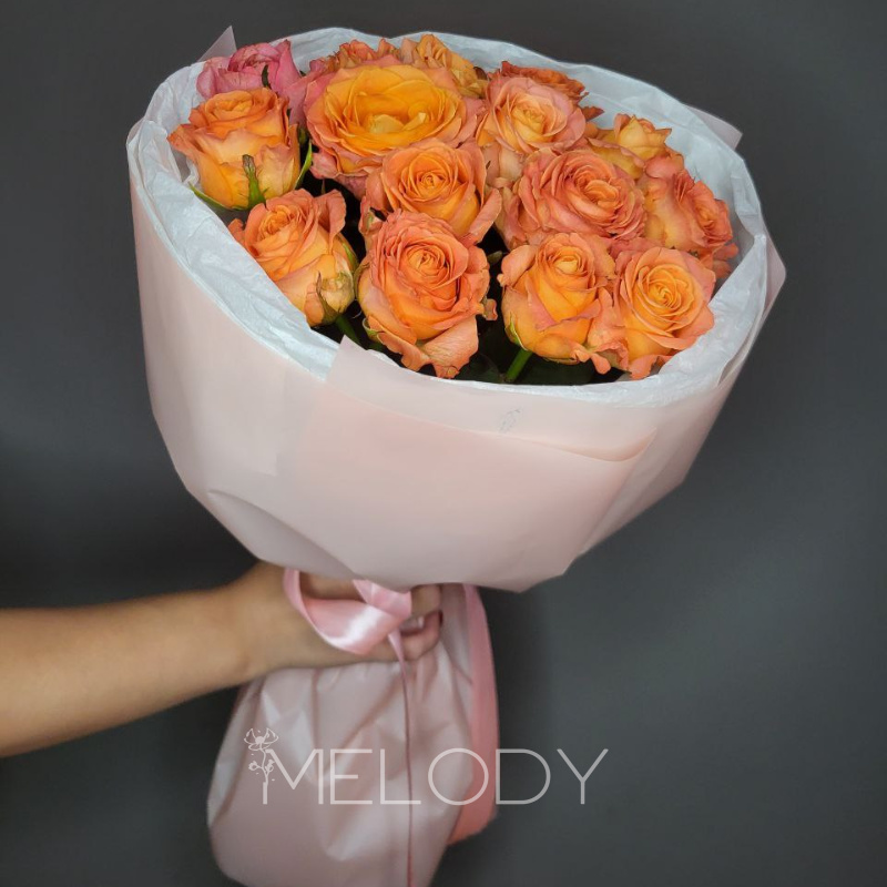 Апельсиновая симфония: 15 роз в розовом аккомпанементе 1