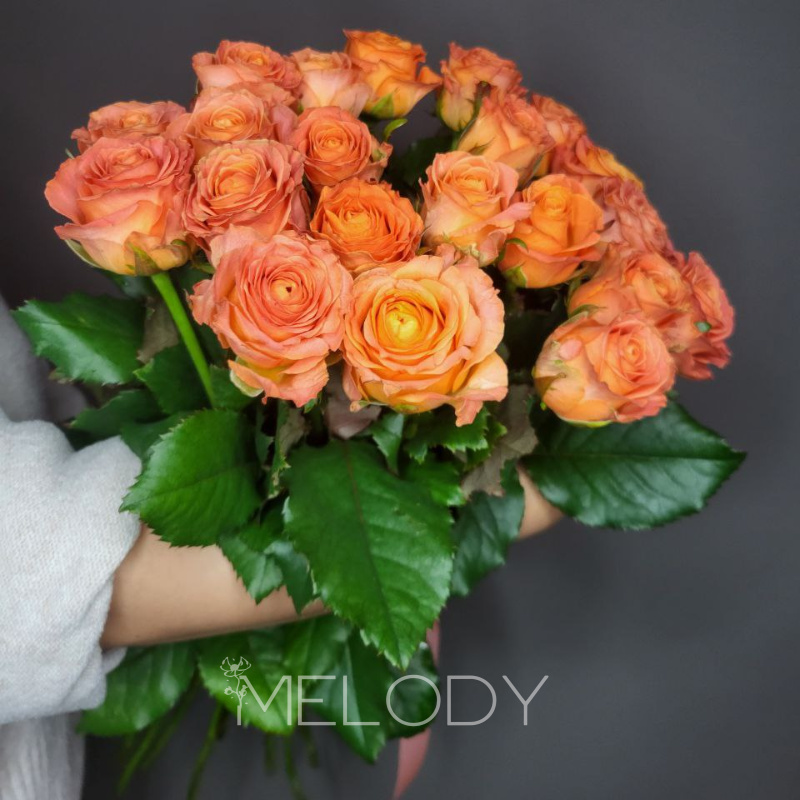 Симфония солнца: 21 оранжевая роза для торжества 1