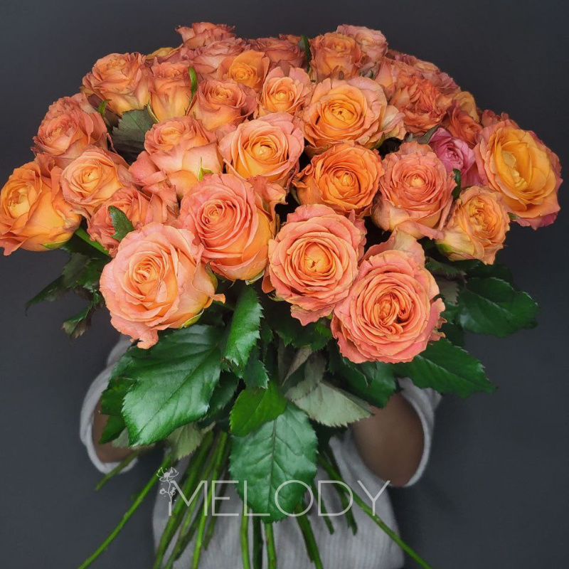 Оранжевая поэма: 45 роз в гармонии с солнцем 1