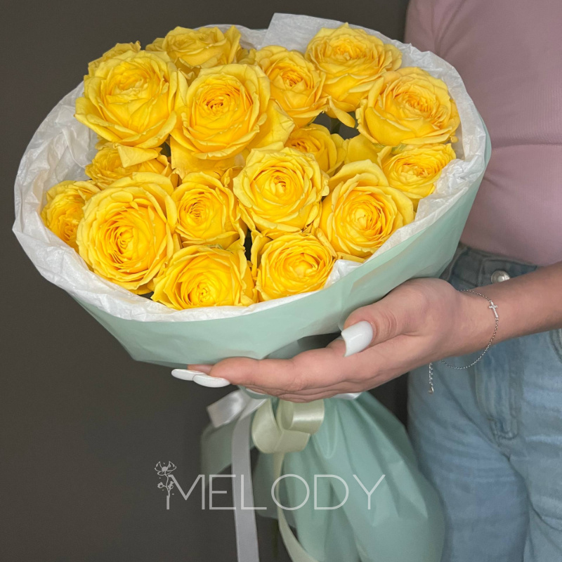 Солнечная увертюра: 5 веток желтой розы