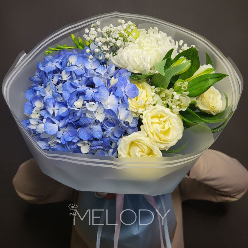 Шепот сада: нежный микс в белом